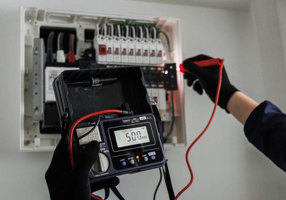 testing-residential-breaker-panel-with-meter